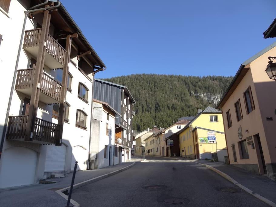 Appartement Au Coeur Du Village Avec Parking Prive Mijoux Exteriör bild