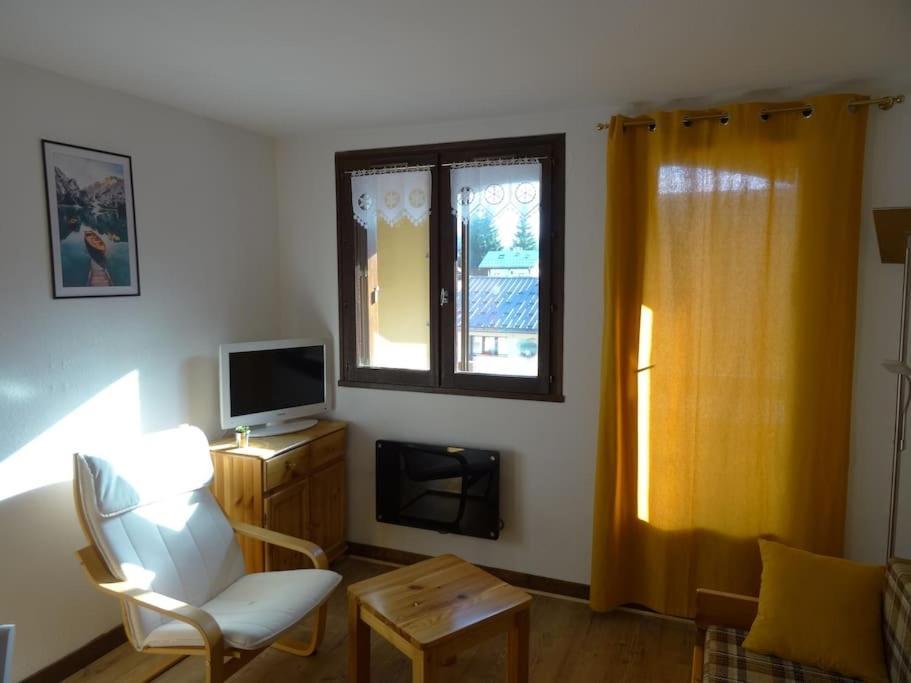 Appartement Au Coeur Du Village Avec Parking Prive Mijoux Exteriör bild