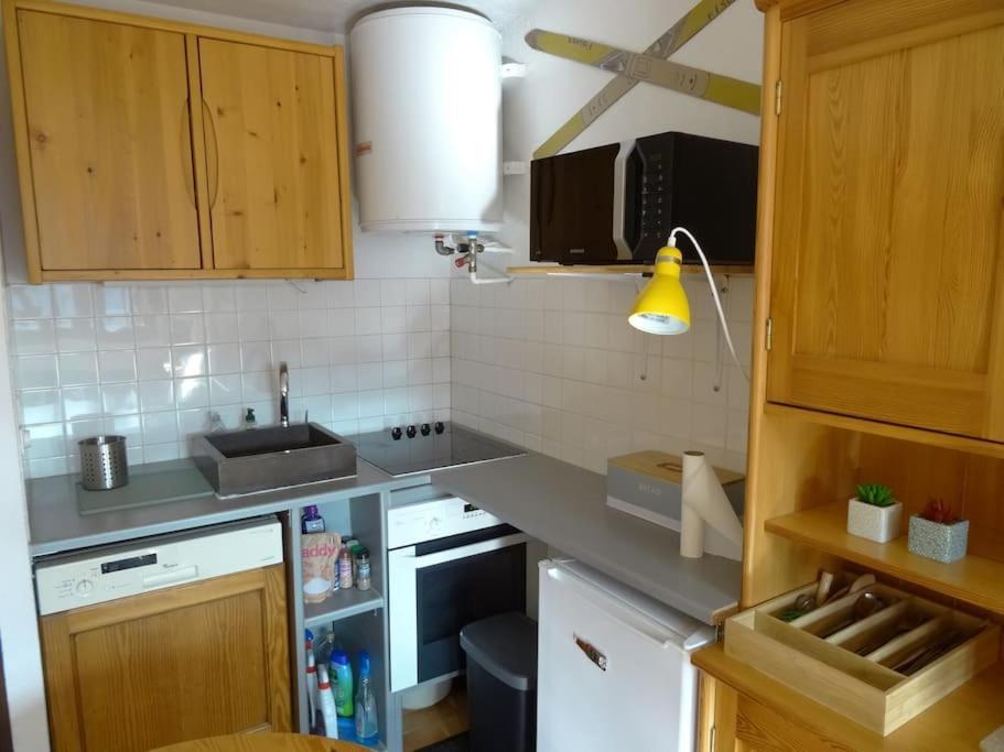 Appartement Au Coeur Du Village Avec Parking Prive Mijoux Exteriör bild