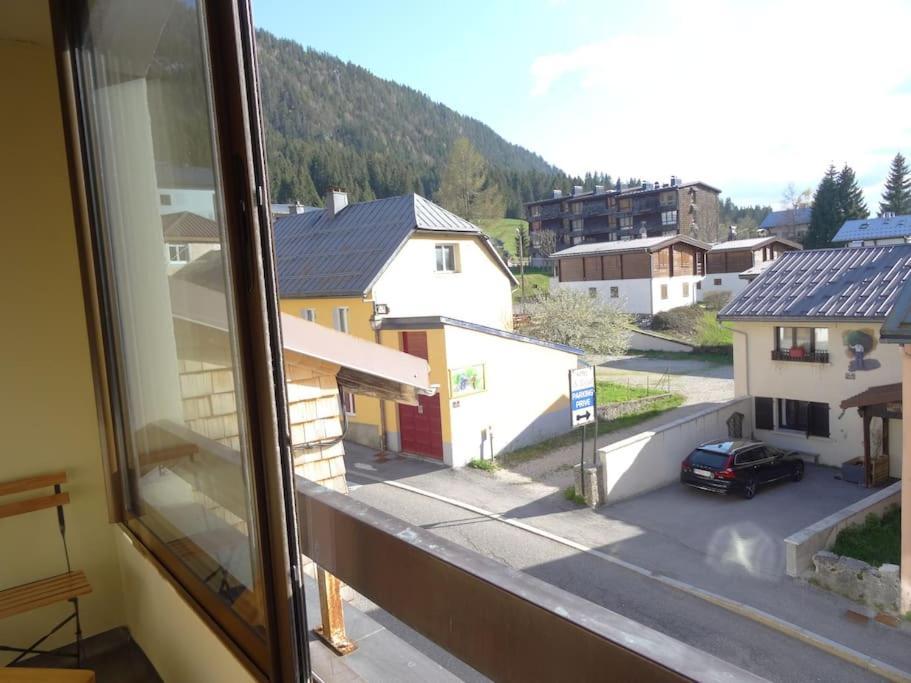 Appartement Au Coeur Du Village Avec Parking Prive Mijoux Exteriör bild