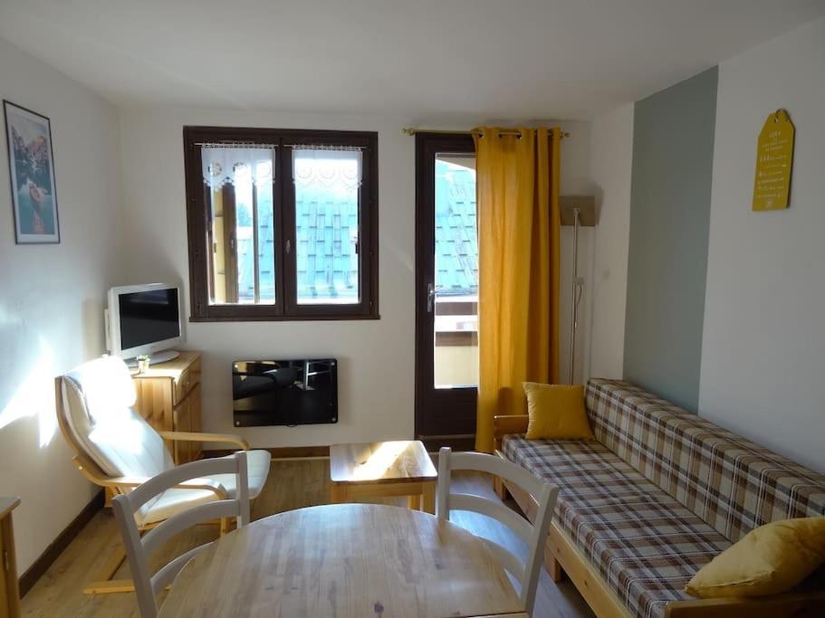 Appartement Au Coeur Du Village Avec Parking Prive Mijoux Exteriör bild