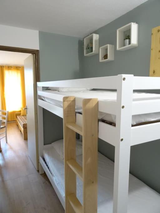 Appartement Au Coeur Du Village Avec Parking Prive Mijoux Exteriör bild